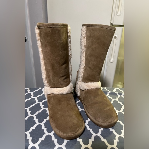 BearPaw Shoes - Moving Sale! Spectacular and Warm Sheepskin Boots!